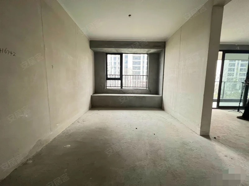 城南，吾悦广场，169平大平层，一梯一户，小高层，单嫁5700，双阳台