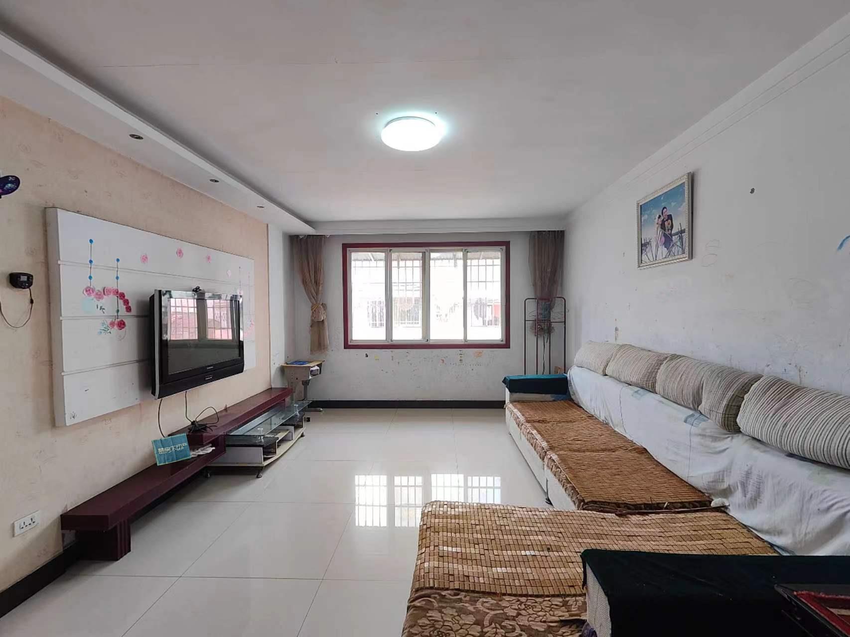 老三中附近的宣教大楼，超短九年房龄，大三房两卫，单价只要2700