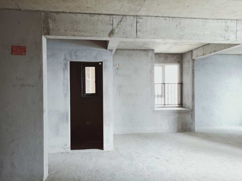 满庭春小三房现房毛坯中层全天采光单价5500左右可按揭