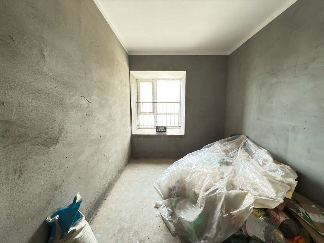 捡漏，城南，森林国际，单价4200，毛坯4房，4期，证满二