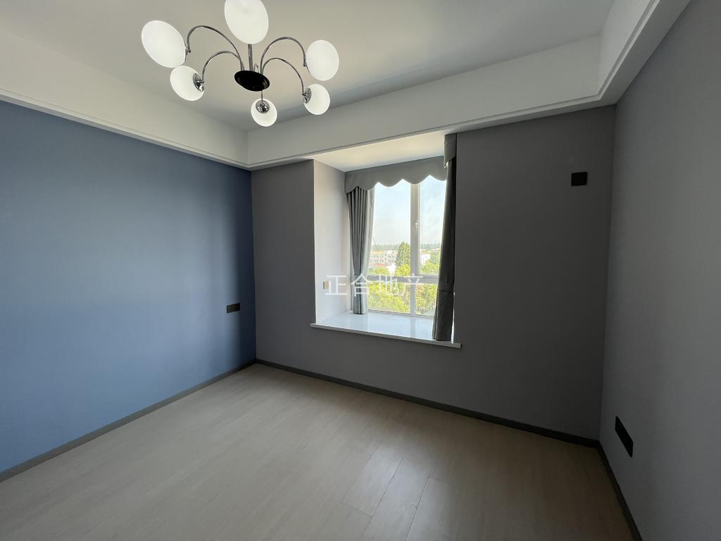 降价了，业主诚心出售，城西大盘，时代天骄，全新小高层，精装三房，一天未住，单价4900，证满二