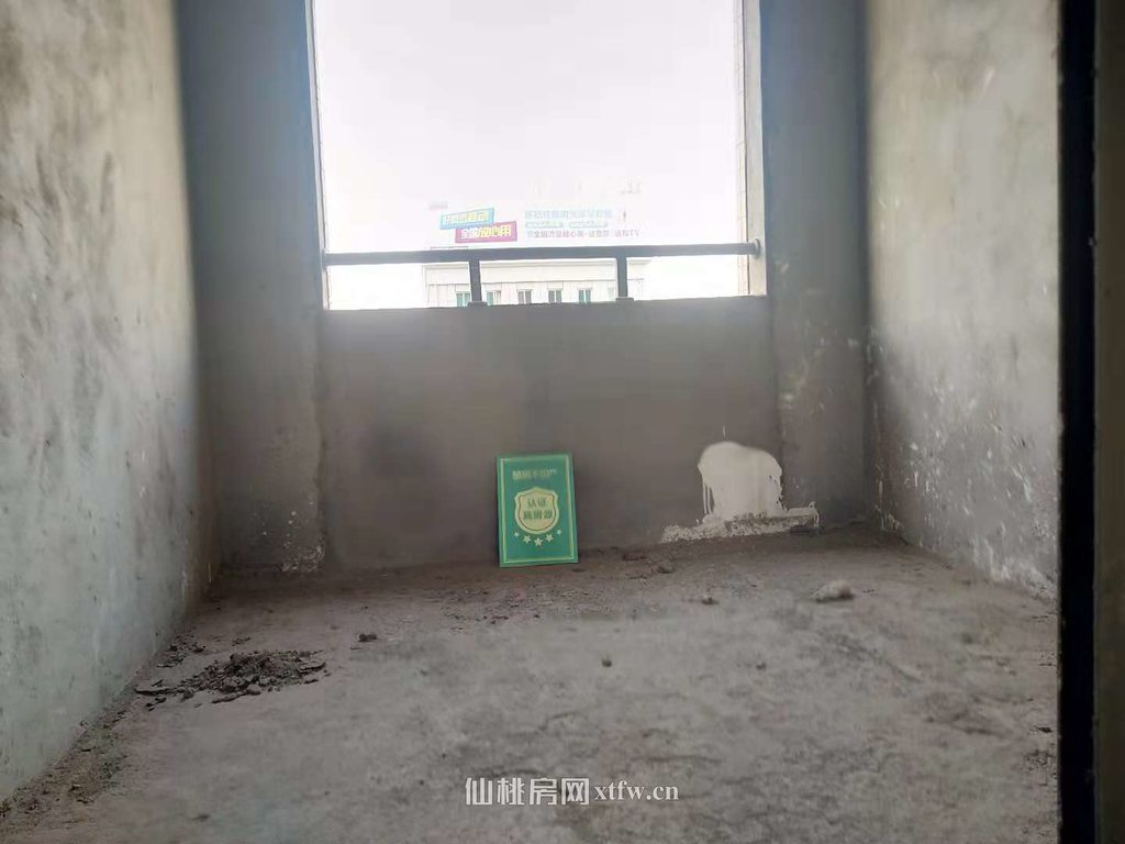 御台公馆毛坯大三房户型格局好价格不高证件满两年