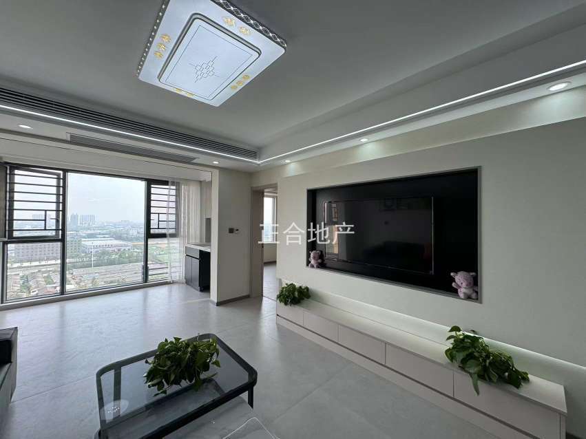 满庭春6期，精装三房，19楼，视野采光好，证满二，全新装修