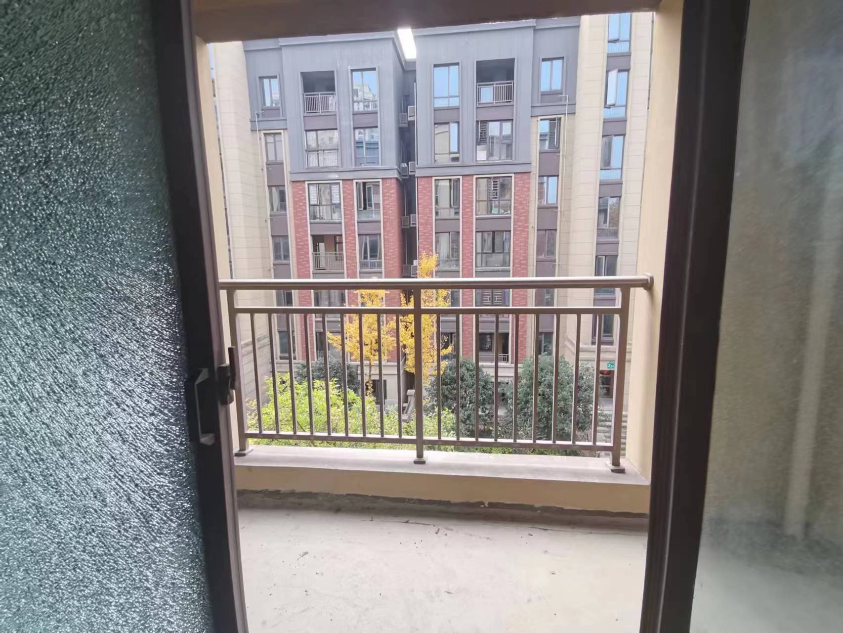 绿地香格里拉.步梯小洋房.南北通透双阳台.看房方便