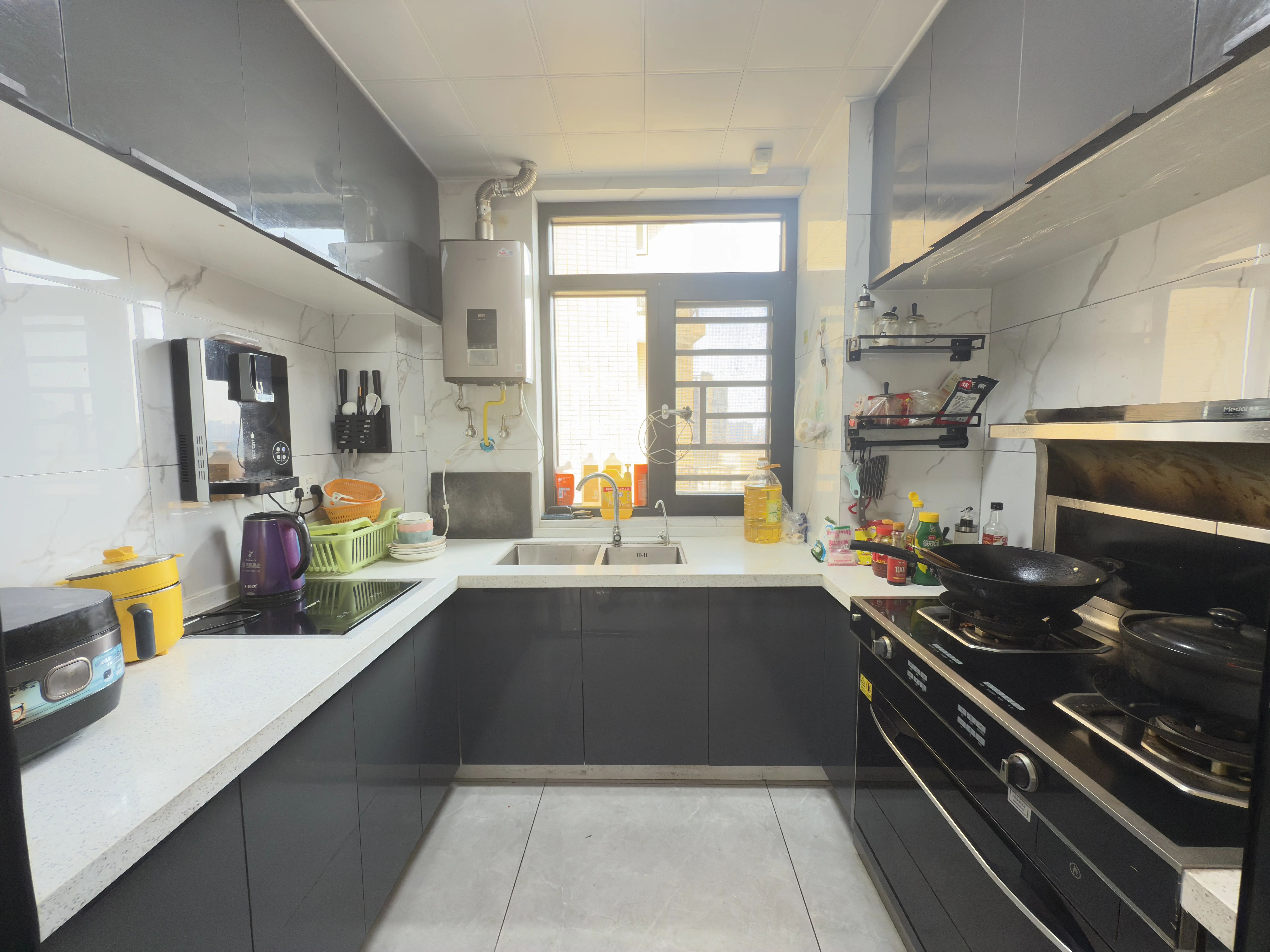 城南，领秀城，边户。精装三房，南北双阳台，凤凰楼层