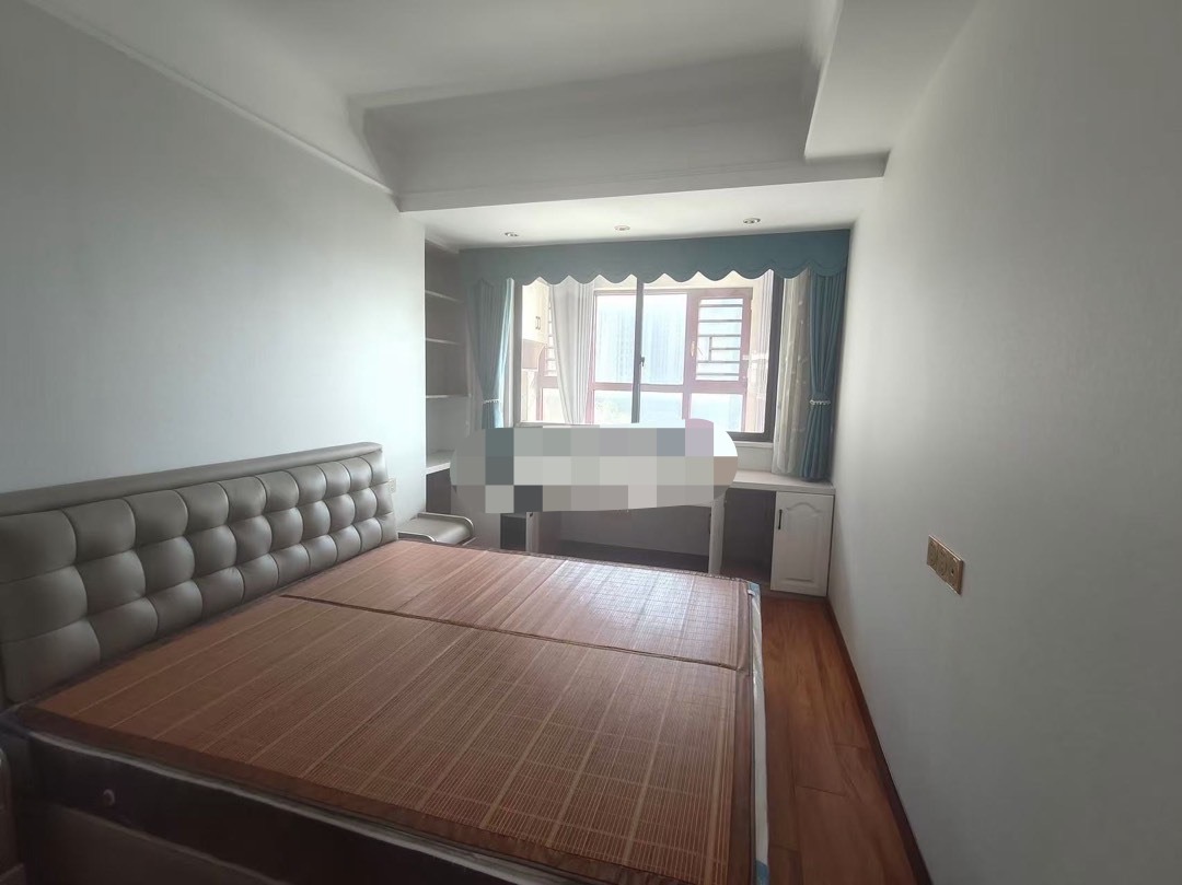 282，新城壹号五期，电梯洋房，好楼层5楼，总高7层，大阳台，全新装修，精装三房，一天未住