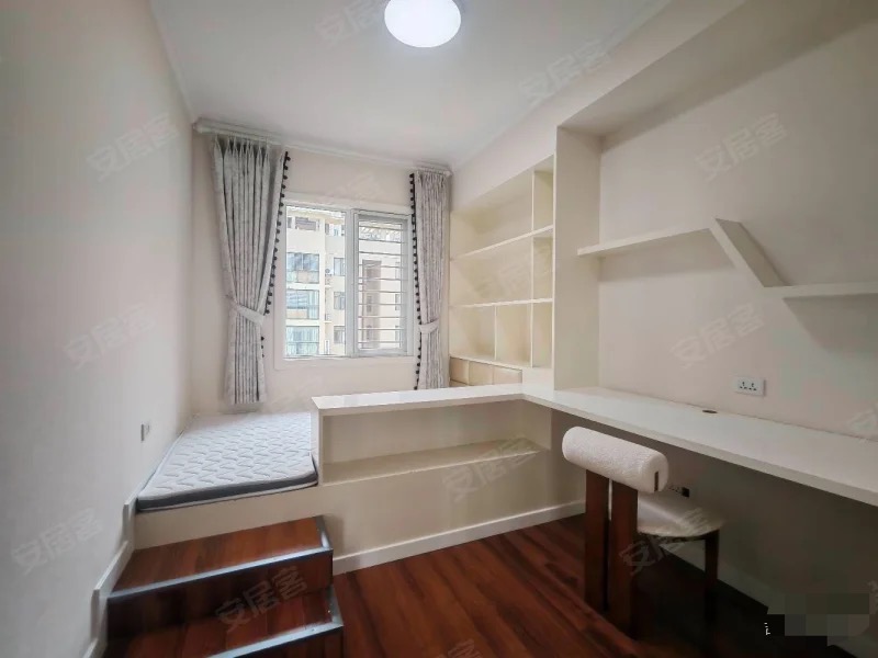 捡漏，中央华府，边户小高层，精装三房两卫，单价4千多，