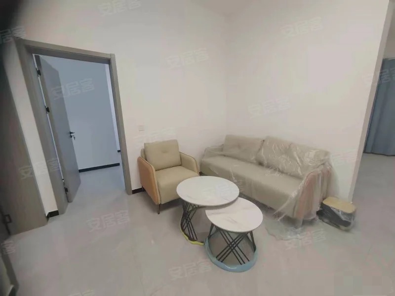 372，养老房，商城附近，四房，证满二，超大院子，停车方便，证满二