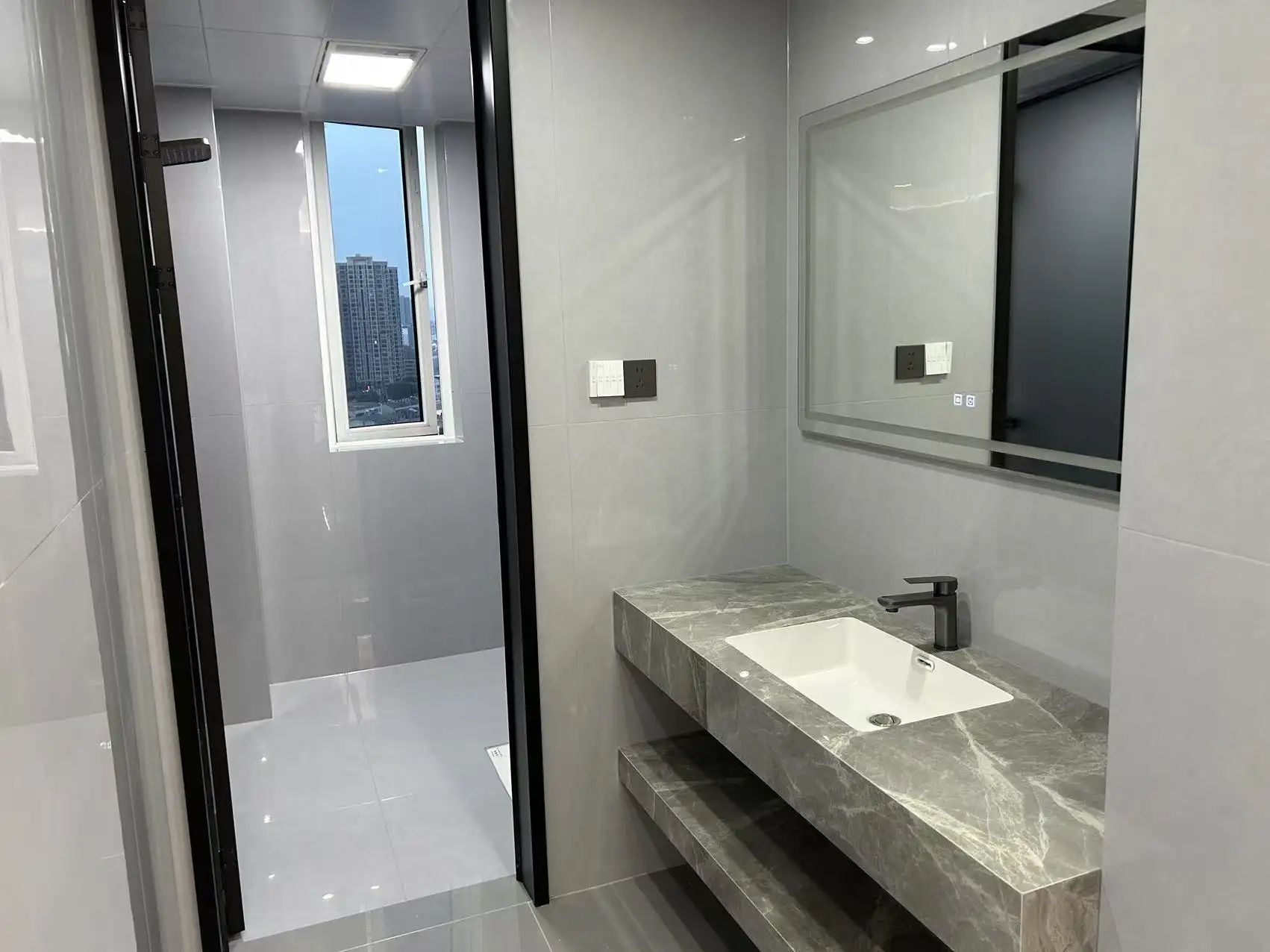 降价了，城南，南国明珠，全新装修，电梯19楼，证满二，南北通透双阳台，沔阳晓学元泰三中