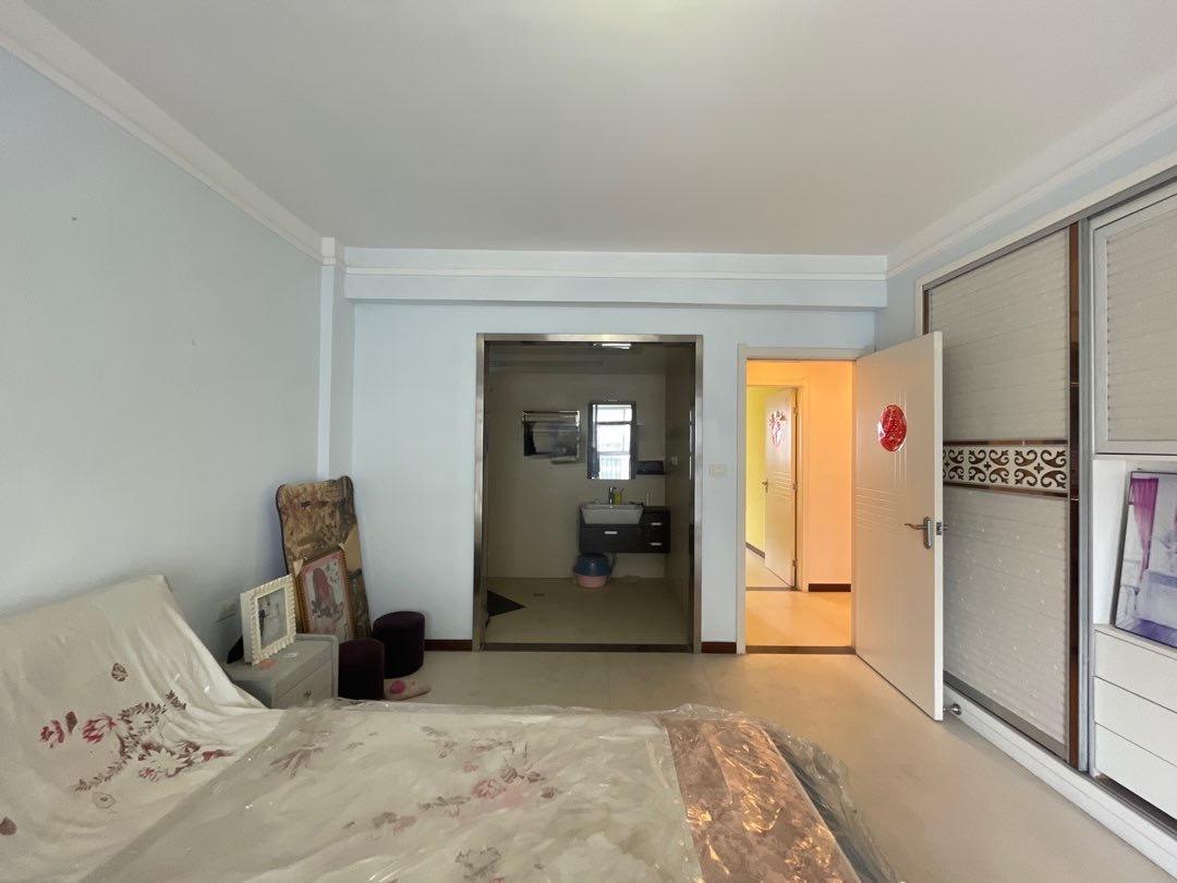 城南钟心，捡漏价格，宽敞大三房，单价4600，电梯小高层