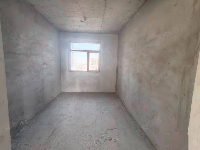 275，急售，蓝天新城，纯东边户。单价5200，中间好楼层，11楼，大三房，南北通透！