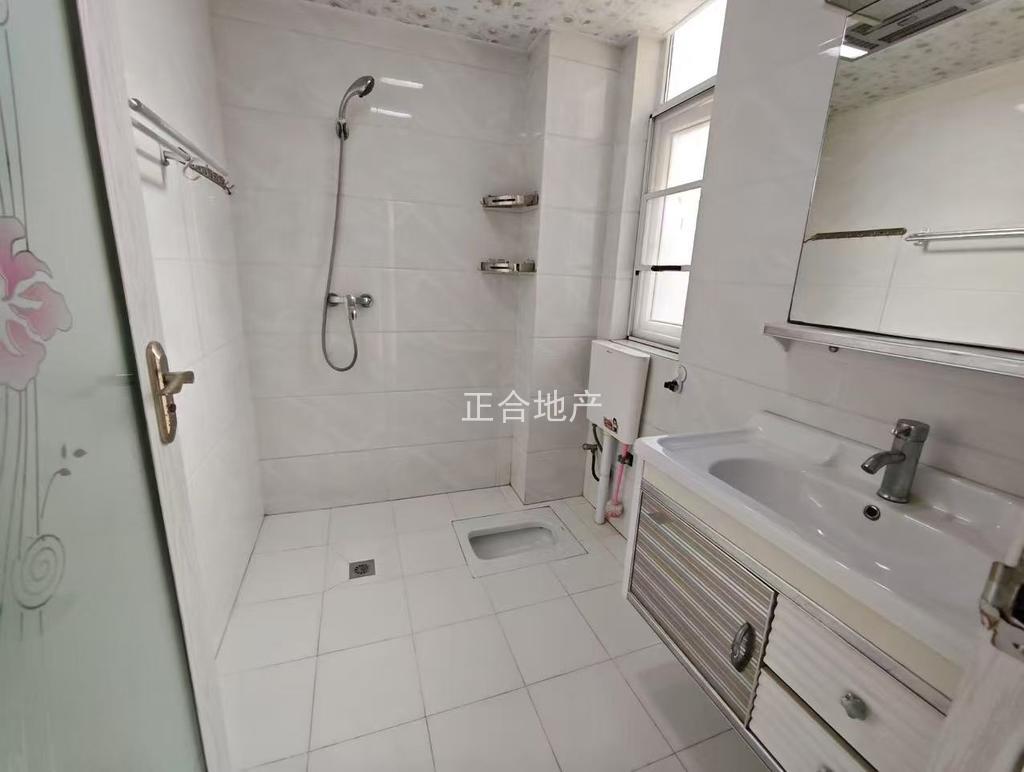 一中对面，翰林公馆，凤凰层边户，精装三室两厅两卫，证满两年，单价5090