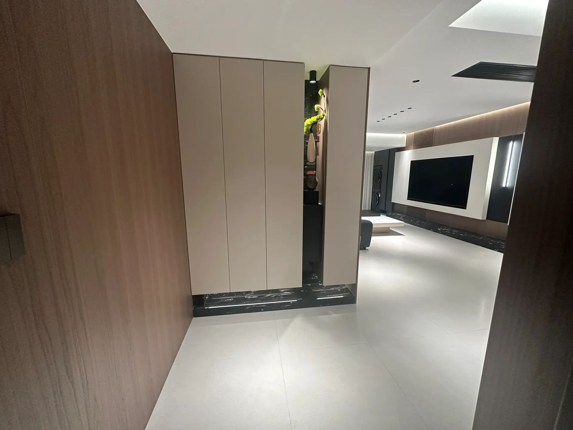 城南，蓝天花园，洋房一梯一户小高层，精装三房，16楼，全屋品牌定制