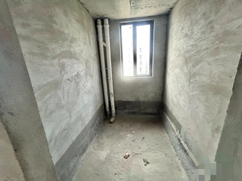 急卖，城南，荣怀，​电梯‮高小‬层，毛坯3房2卫，双阳‮边台‬户，单价5200