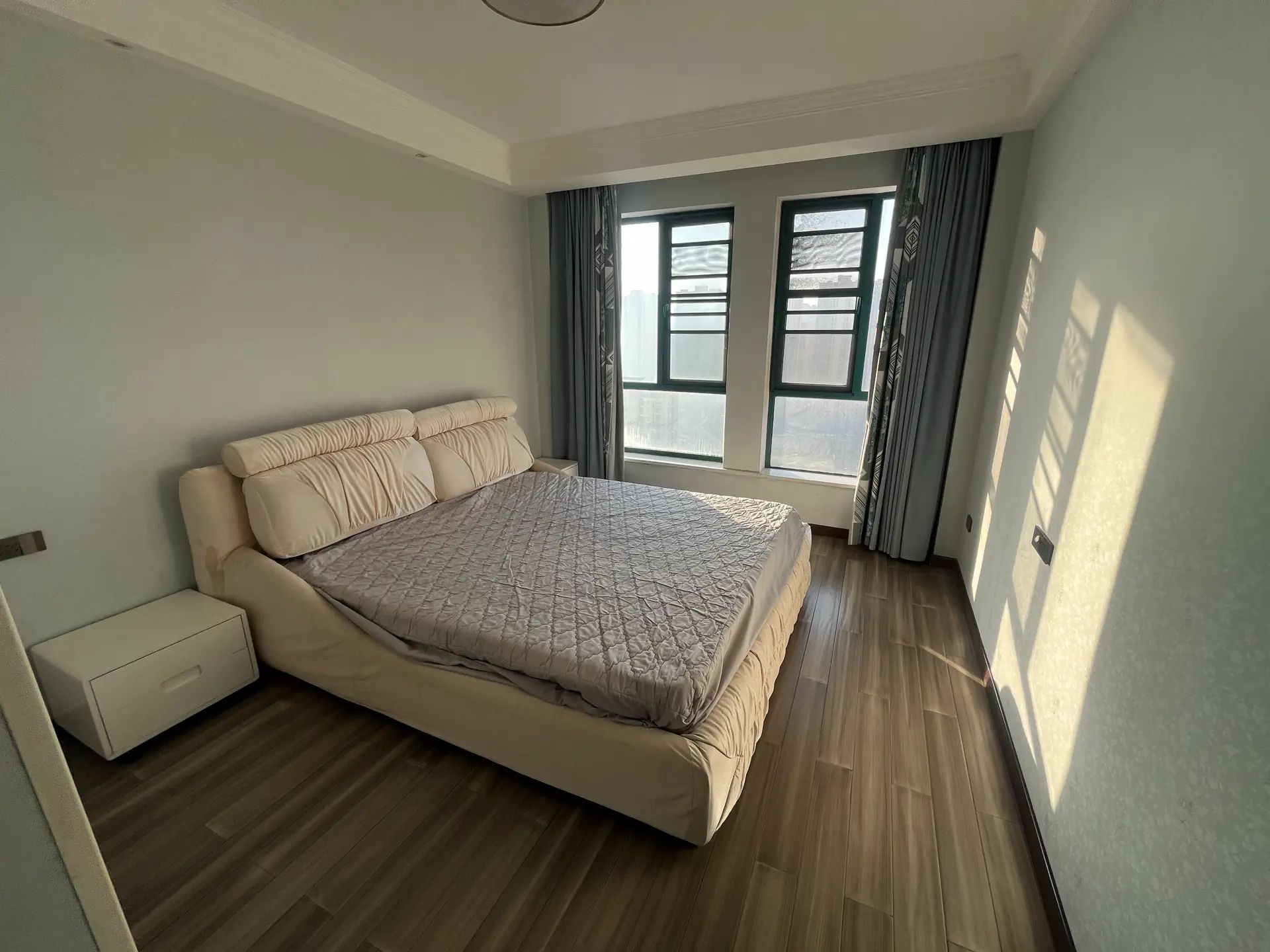 捡漏，新城壹号五期，边户，精装三房，好楼层，证满二，9成新