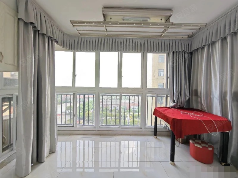 一中正对面，上苑一品，精装三房，单价4字头，带车位.南北双阳台，三开间朝南，全屋中央空调，电梯好楼层，