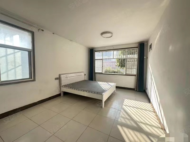 260，实验四小旁，步梯二楼。总价20万，精装大两房，证满二