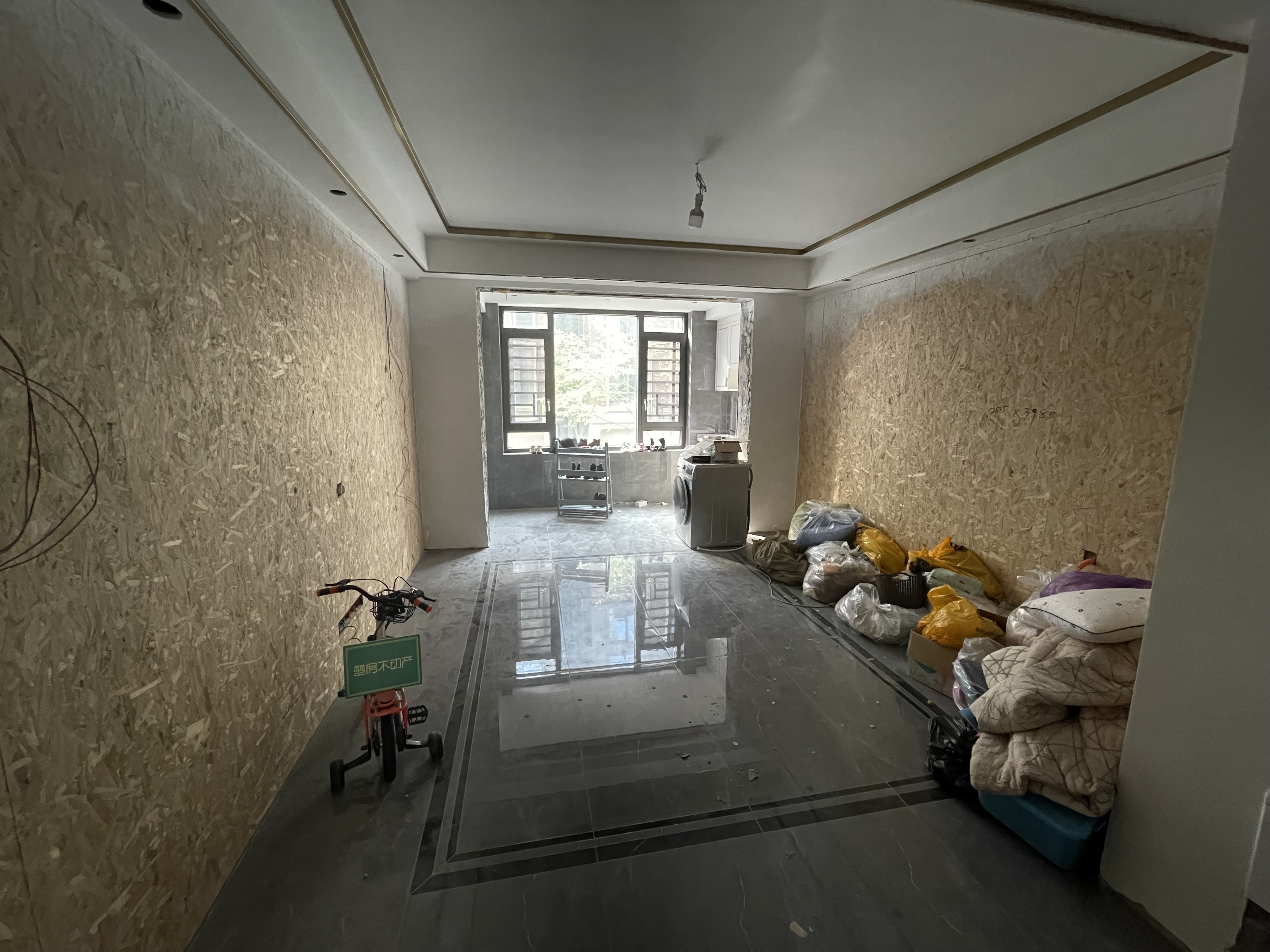 绿地华庭   上下两层复式带花园   全新装修马上完工  大阳台  城西大盘好品质 带供暖品牌