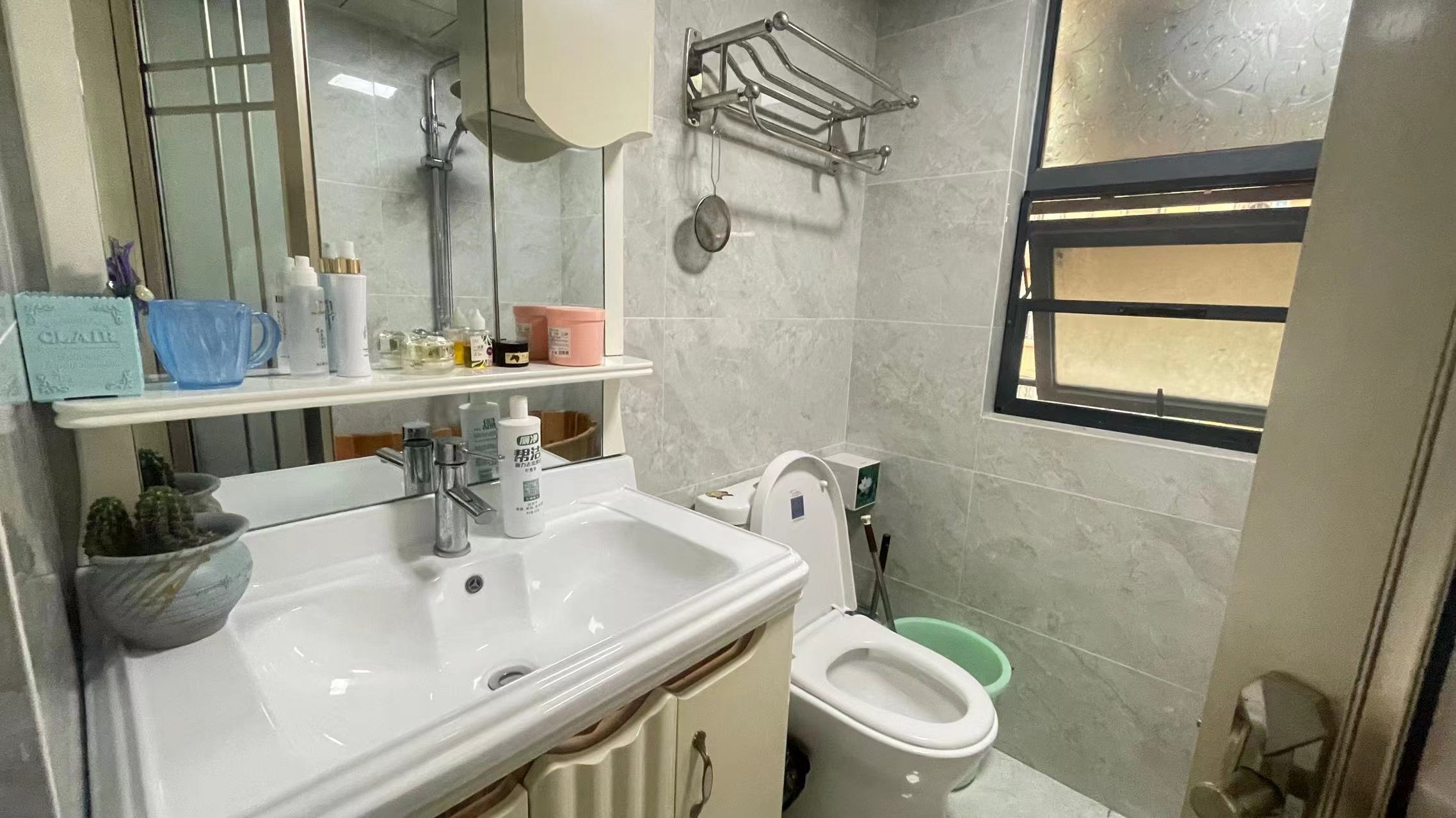 御台公馆.精装三房.房子成色新.看房方便