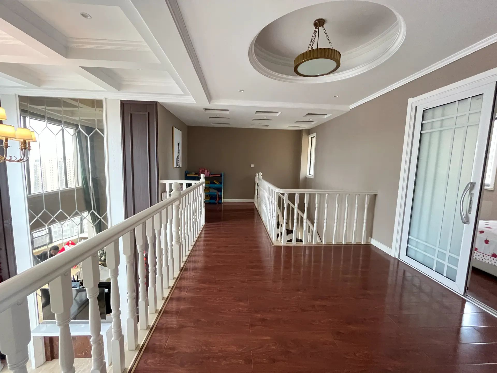 城东流潭公园旁，公园世家hao装100个小高层顶复，家电全送