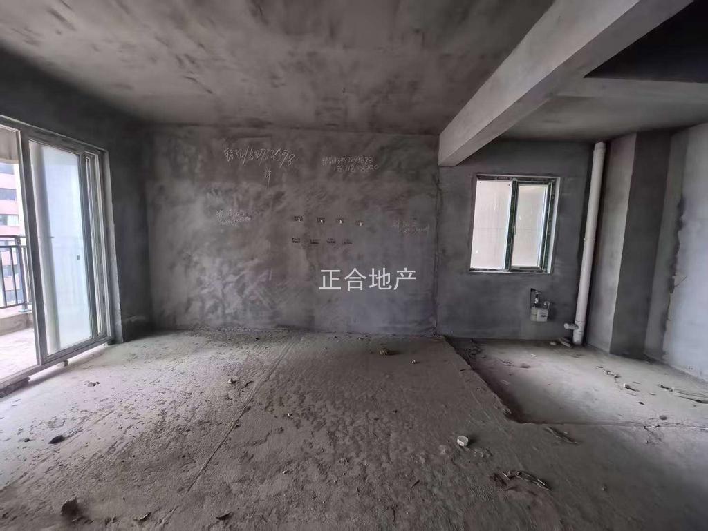 城南，元泰未来城B2区，电梯好楼层19楼，毛坯3房2卫，证满二