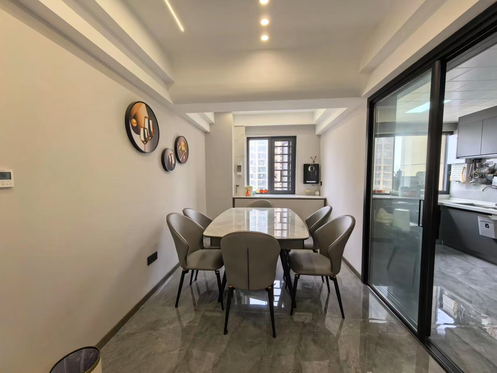 亏本出，城南，元泰未来城B2区，精装三房，成色新，中间好楼层，证满二