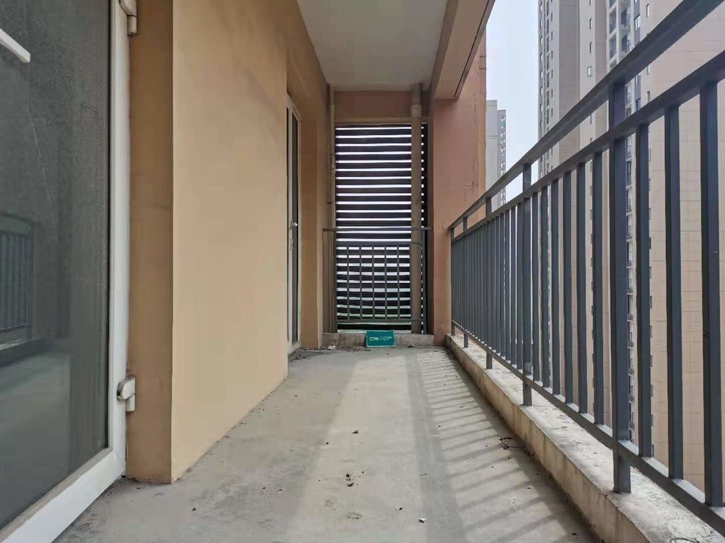 满庭春毛坯三房好楼层采光好看房方便