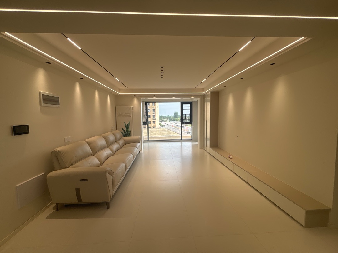 185，诚心出售，沔阳清华园，精装大四房，保养成色99新， 下楼新二中二小 ，送车位