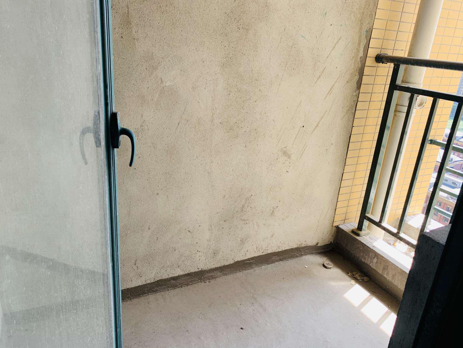 新城壹号五期，电梯好楼层，光线好，无遮挡，上学方便，房东诚心出售