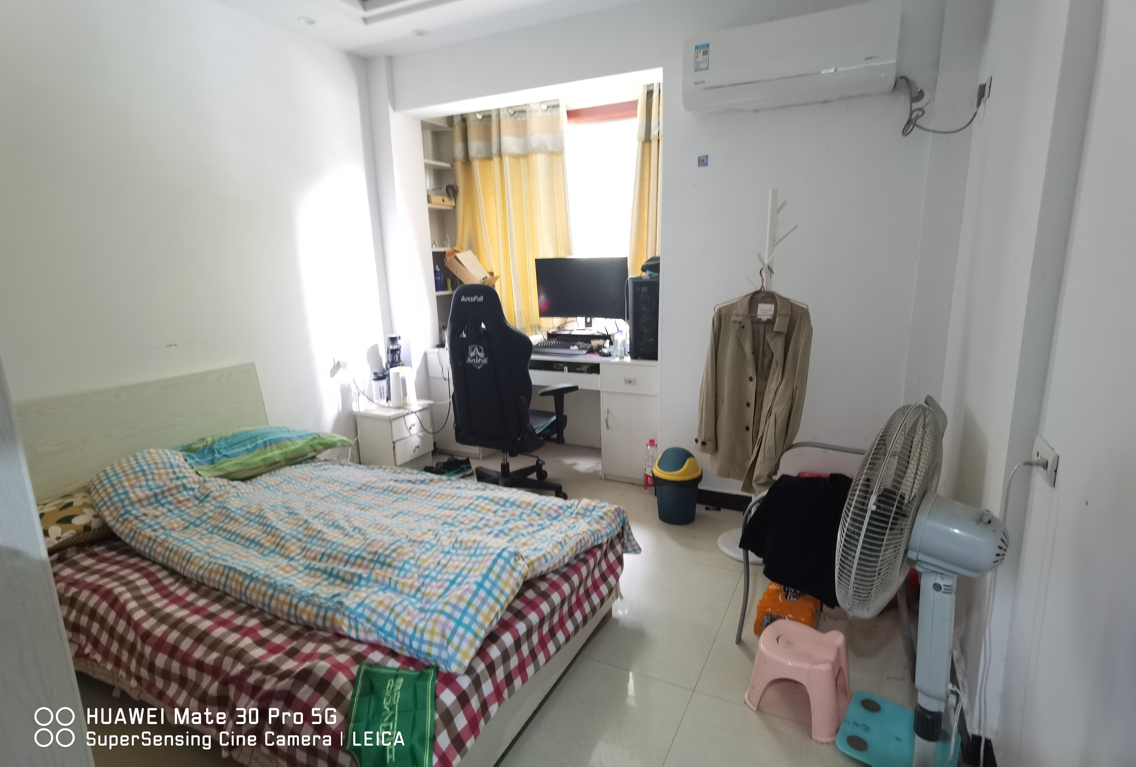 鸿昇现代城精装四房保养新成色好户型好诚心出售周边配套齐全出行方便实际一百三平左右