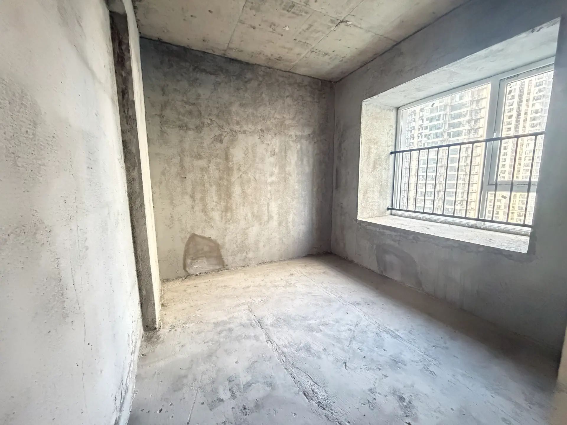 城南，蓝天花园，四房二厅二卫，小高层，好楼层，户型方正，釆光不错！