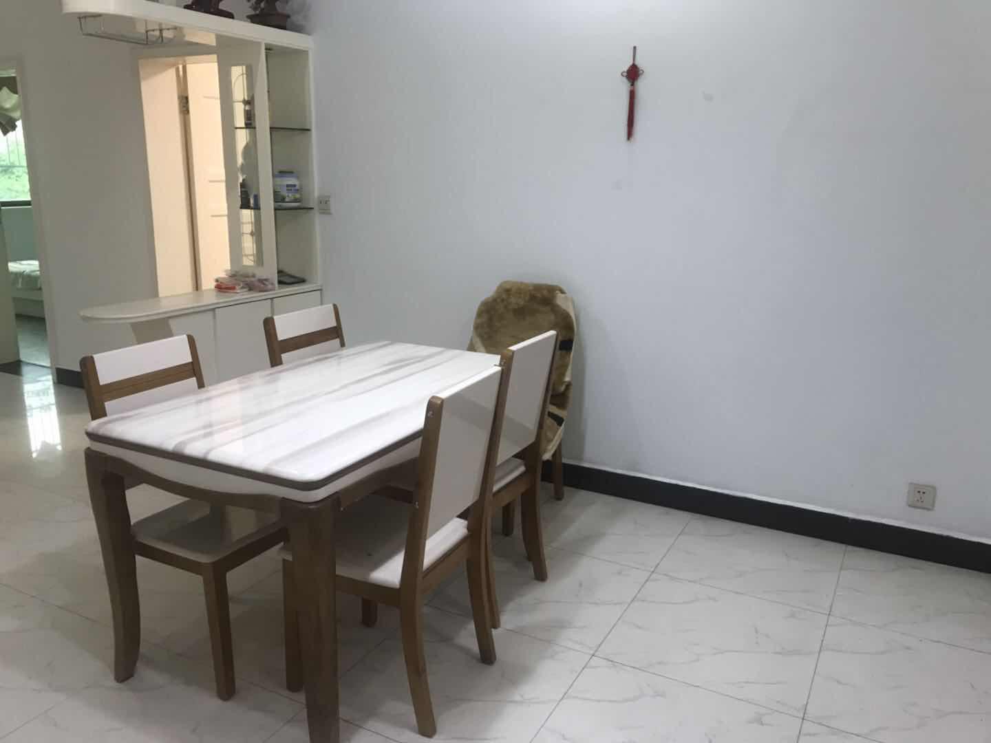 武商对面装修三房，离学校近，南北通透，中间好楼层