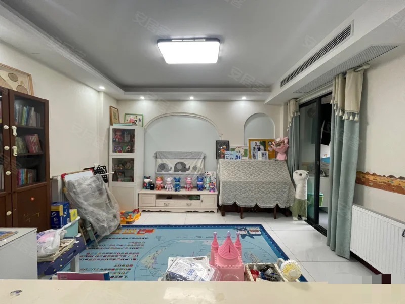 188，绿地华庭锦城，天然氧吧 ，步梯二楼  ，精装两房，全屋中央空调， 证满二，  房间地暖 ，三阳台