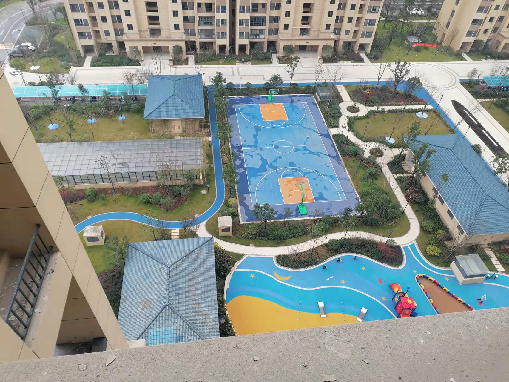 翡冷翠毛坯大三房南北双阳台户型方正中高楼层视野采光好诚心出售看房方便