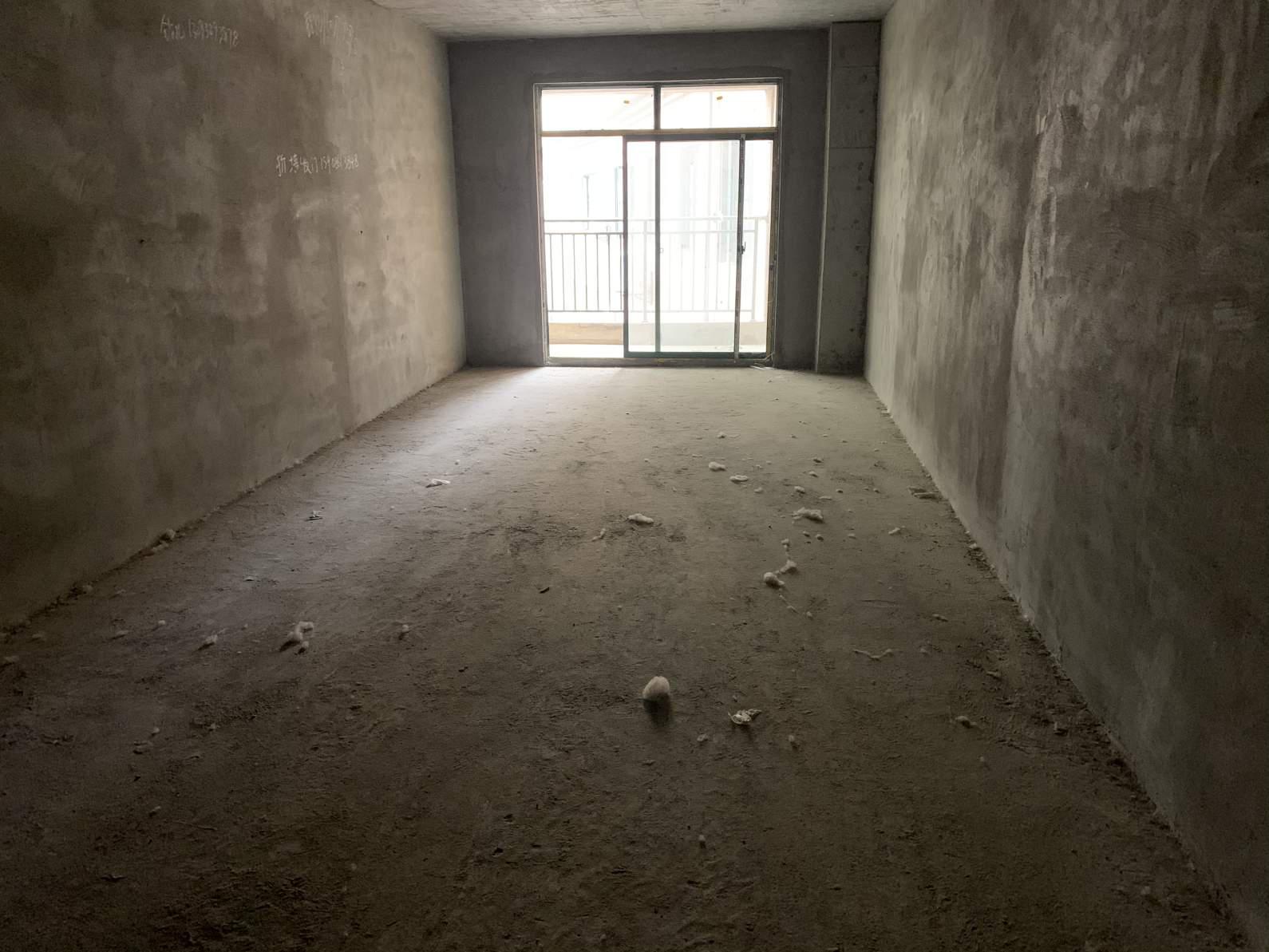 新城壹号五期，毛坯2房，67平，契税已交，不满二年