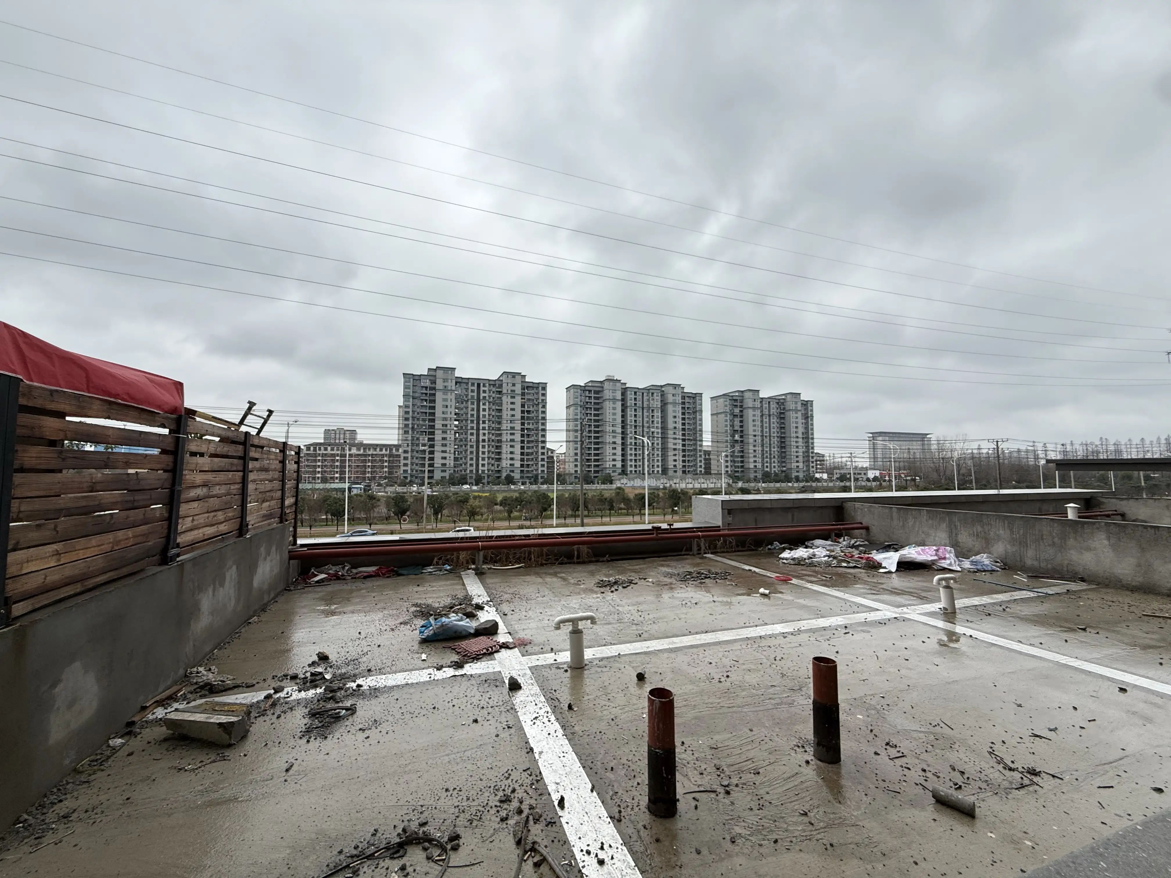 城南，吾悦，送露台，毛坯3房2卫，有证，看中可谈