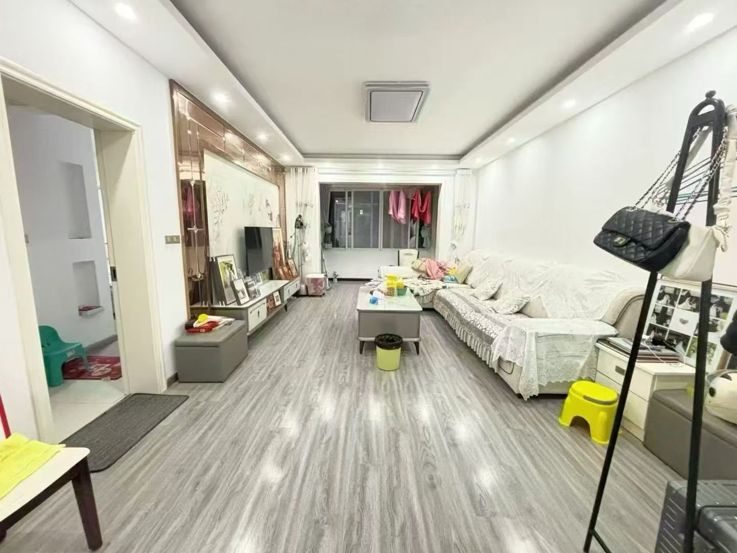 捡漏，实小旁，精装三房，步梯二搂，南北通透，诚心出售