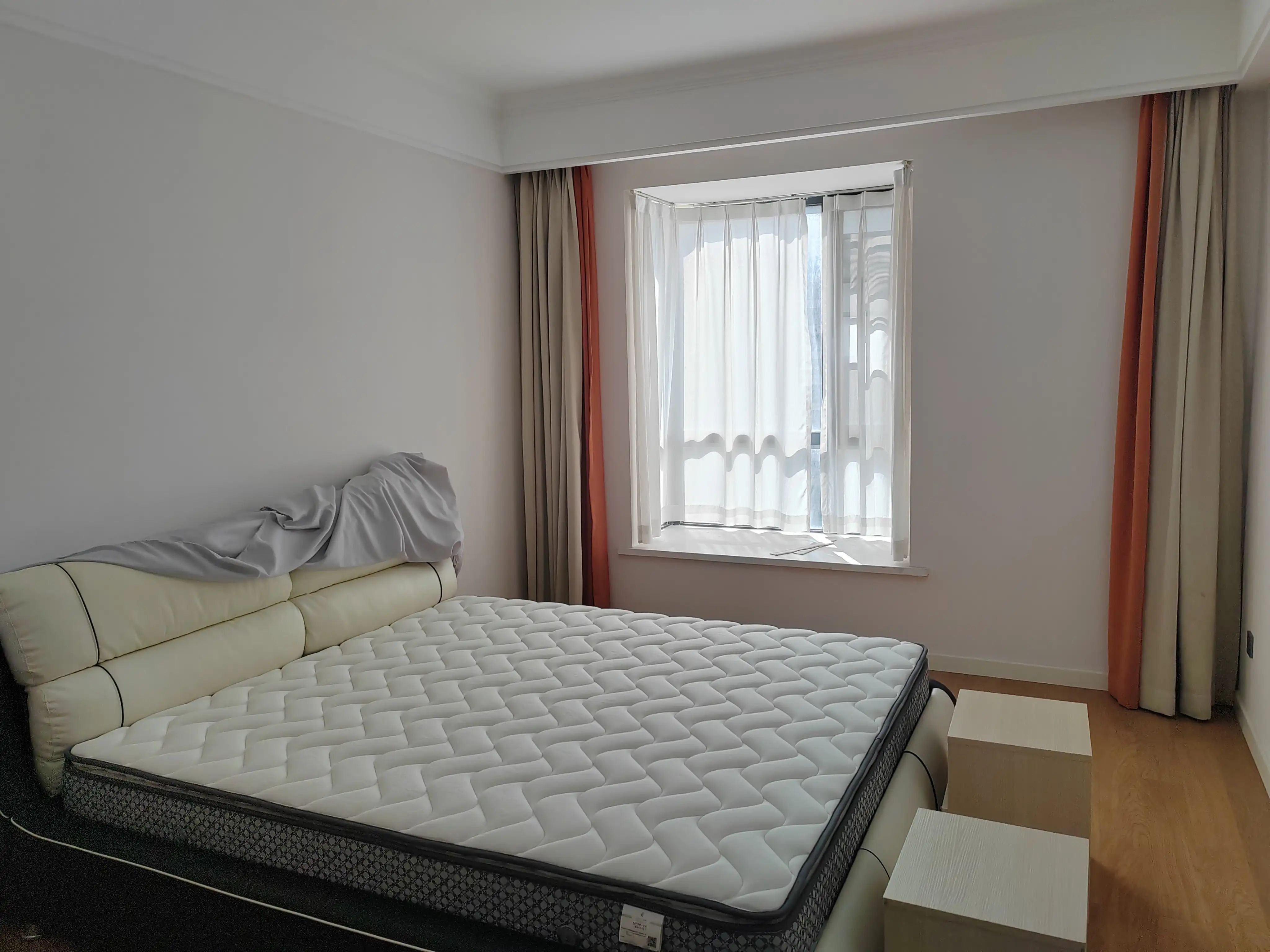 吾悦广场旁，元泰未来城C区。精装电梯4房2厅2卫，业主自装一天未住，好楼层