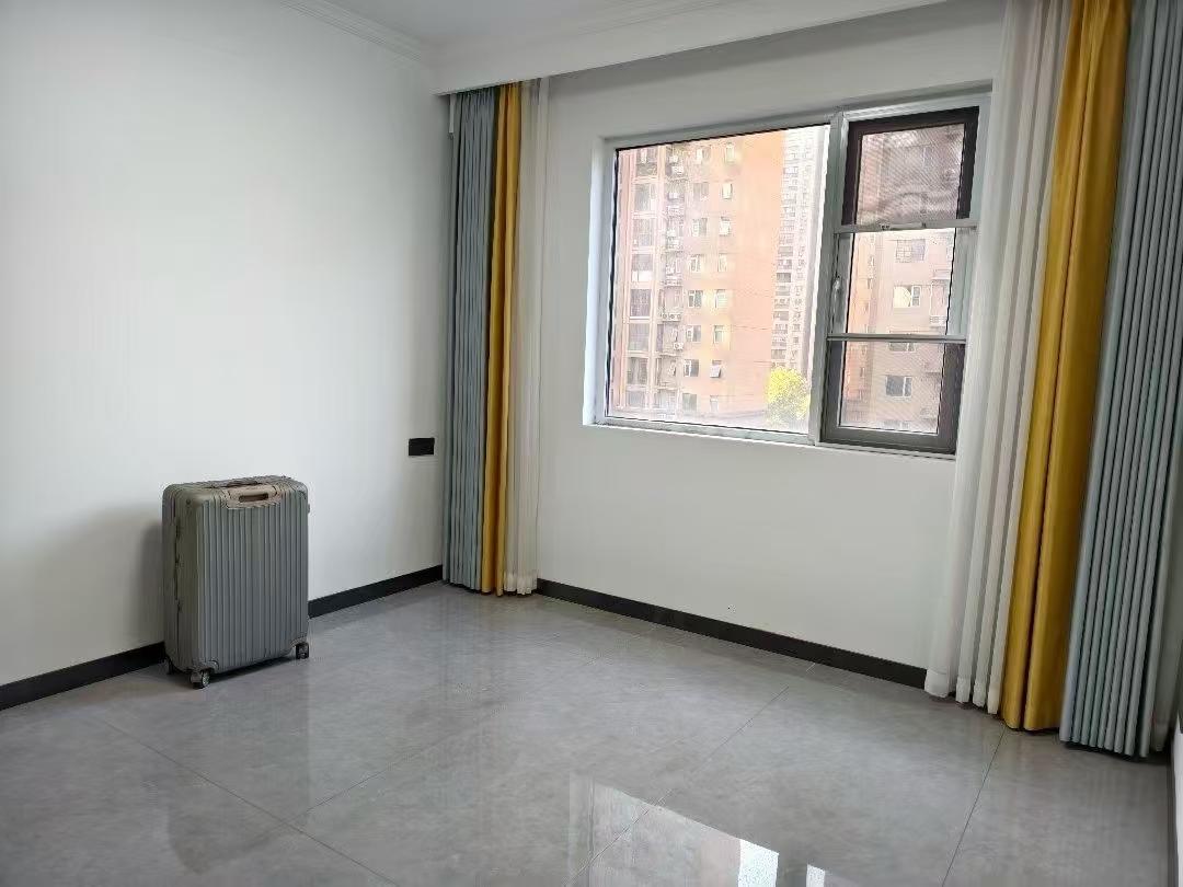 锦绣江山124平精装修家具家电齐全优价出售！