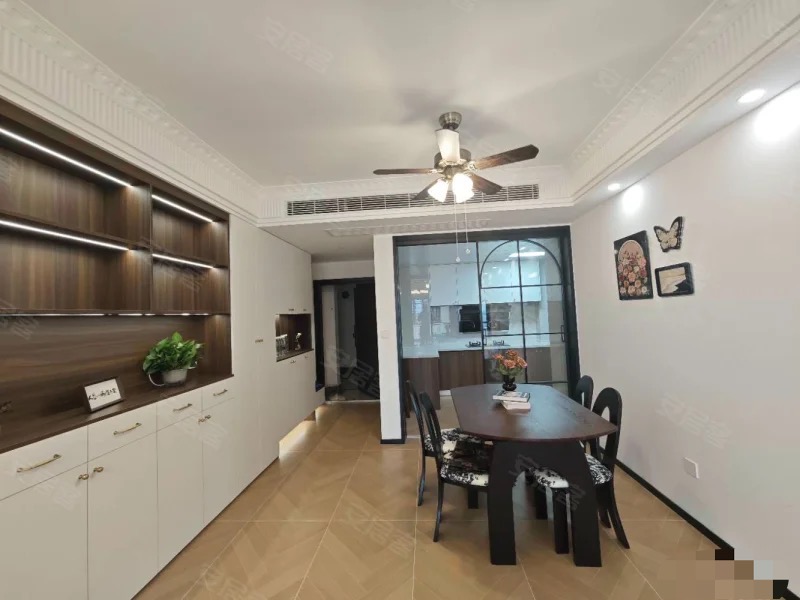 城南，沔街旁，御湖世家，精装三房，电梯19楼，拎包入住