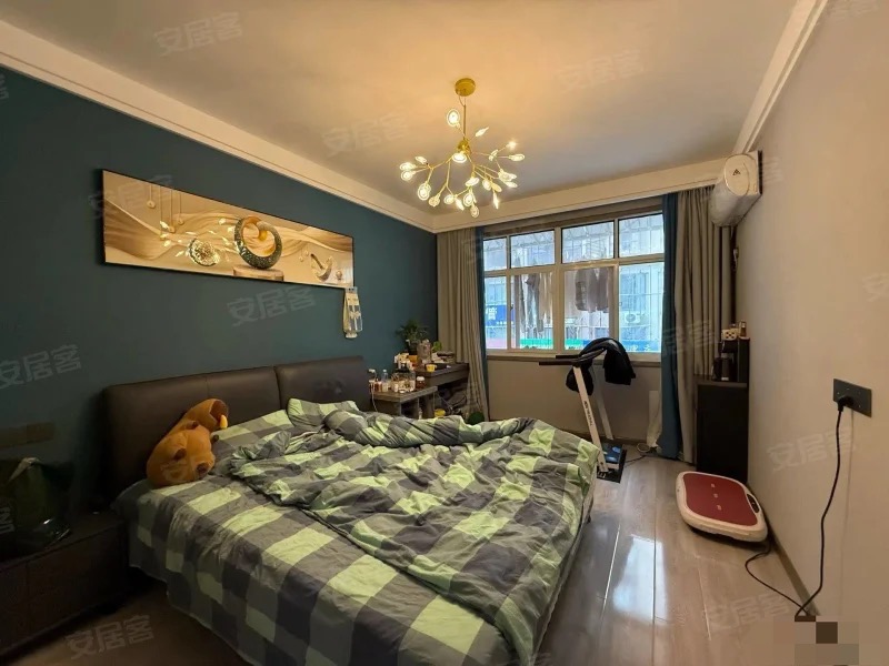 345，商城旁，交通路菜场附近，步梯二楼，精装三房，成色新，老证