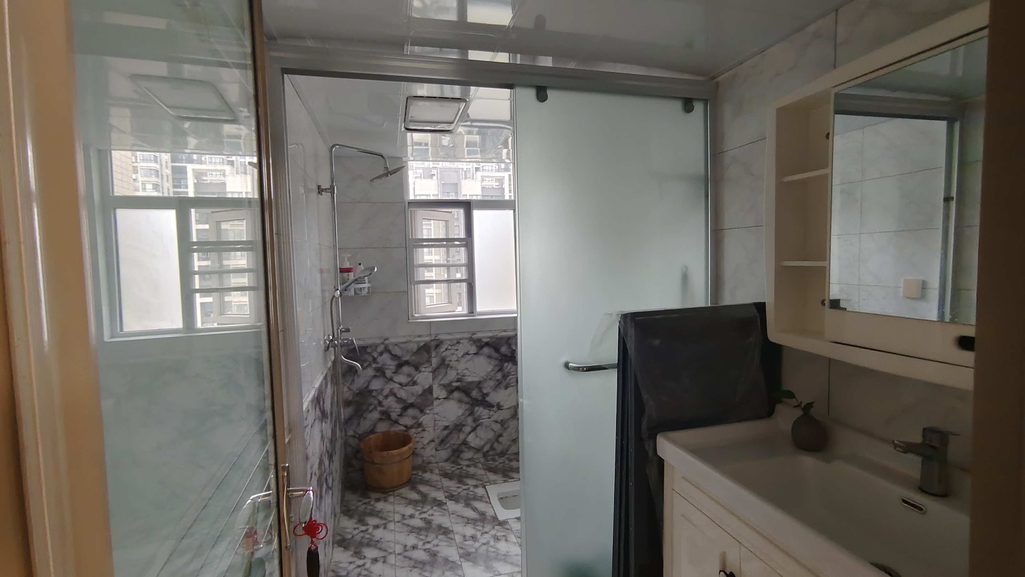 和合国际五期.精装三房边户.房子南北通透.看房方便