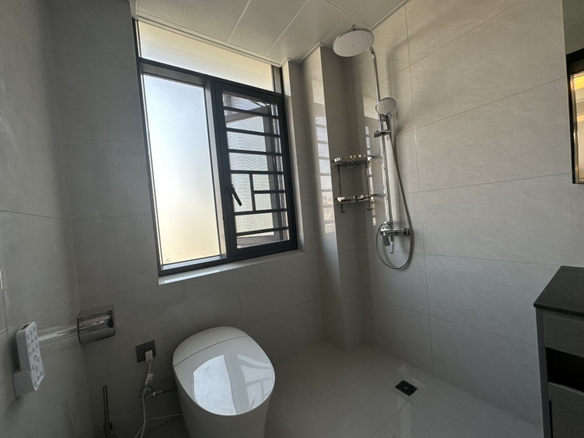 急卖，沔州晓学里，带电梯，单位宿舍楼，好停车，全新装修，顶楼上面还有一层斜坡屋顶