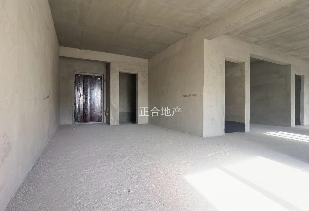 职院旁，天泽园，单价4700，送车位，毛坯三房，电梯小高层，证满二，凤凰层