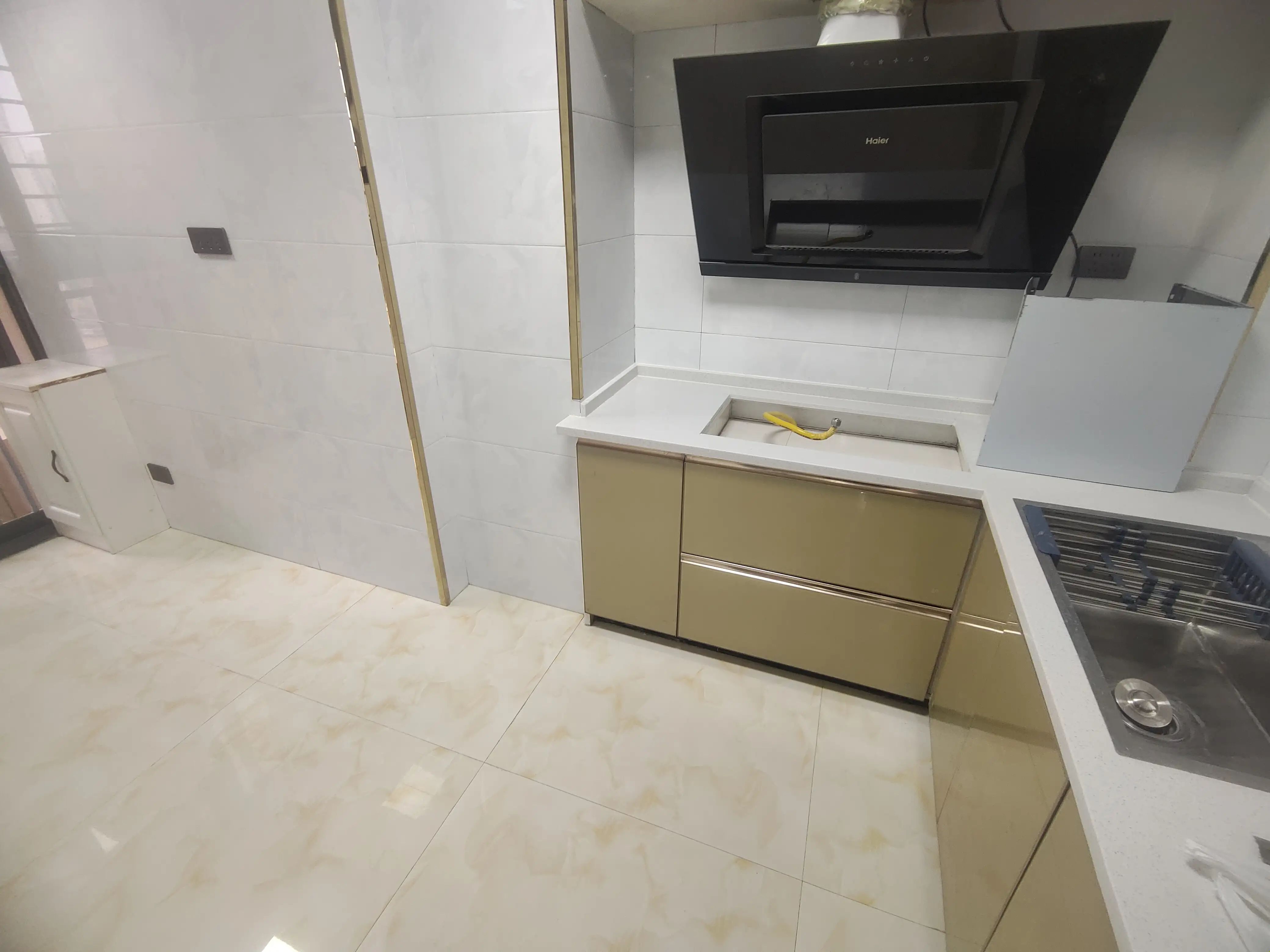 城南，四面湖景，森林国际，精装三房，电梯好楼层，证满二，新二中二小沔阳公园仙湖公园