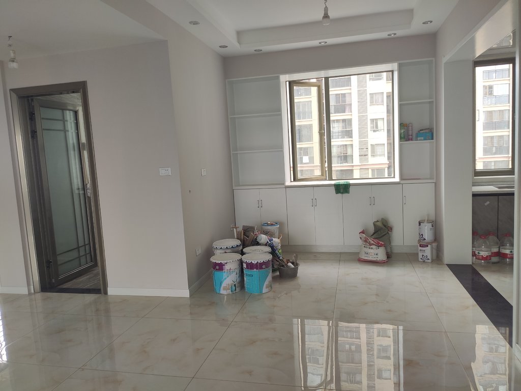 急售南国明珠精装修四室总价才83万满二看房方便