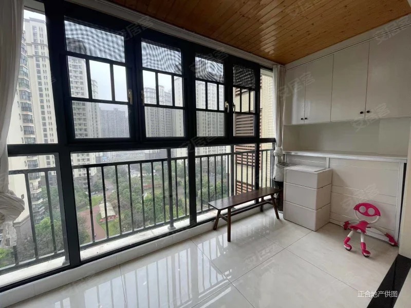 业主急售，和合国际四期，精装四房，9成新，中间楼层，拎包入住