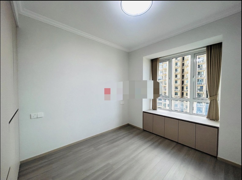 降价了，城南。全新精装三房，电梯12楼，证满二年，单价5500，边户