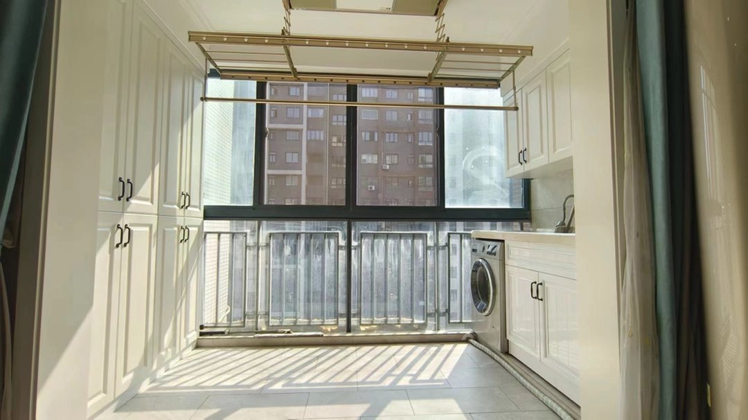 亏本出，仙桃晓学旁边，电梯小高层，好楼层，精装3房2厅，证满二