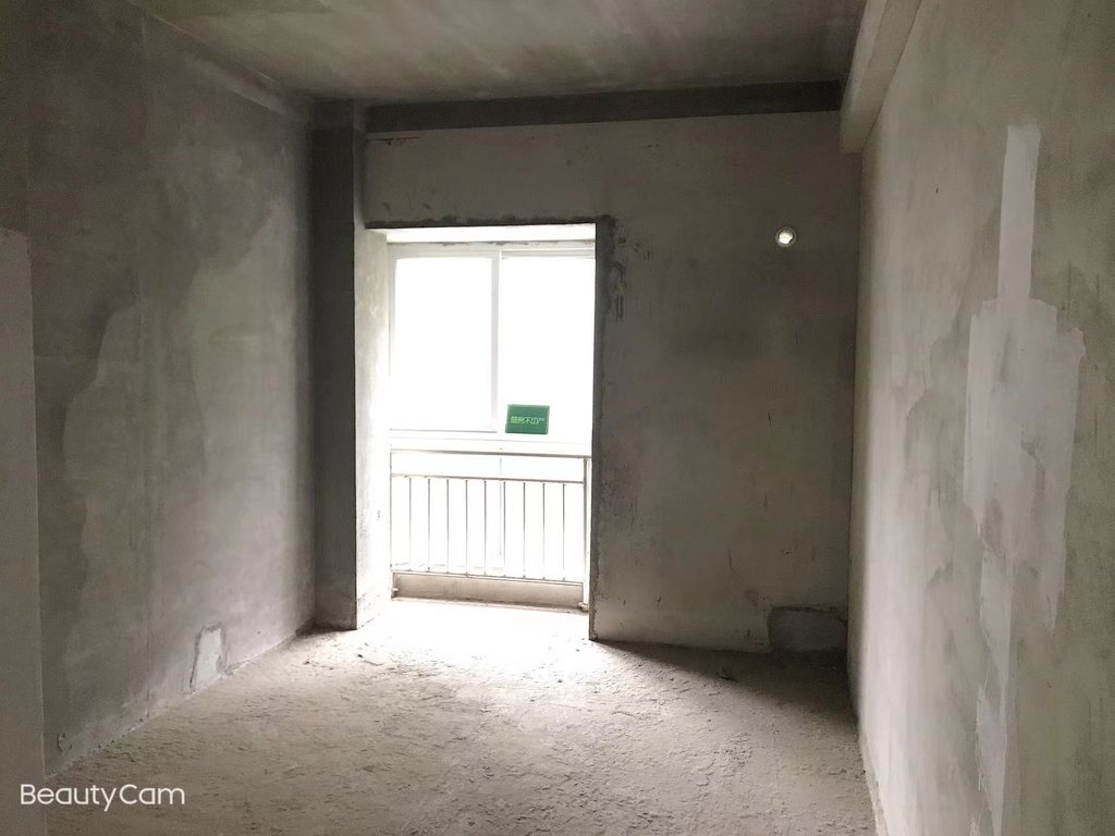 路安花苑，新八中附近，毛坯三房房，南北通透，采光好，小区环境好